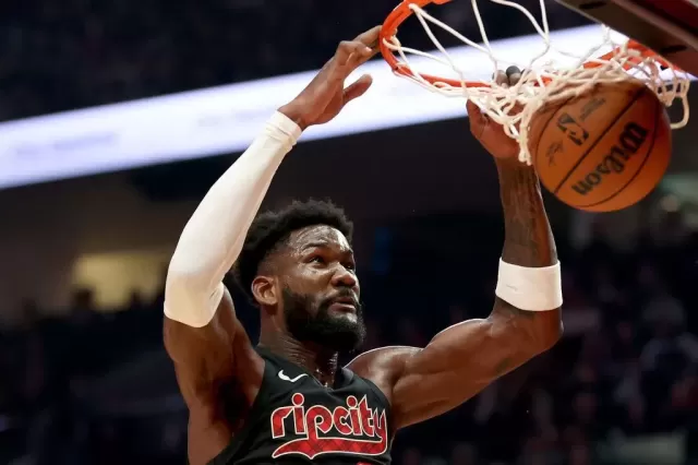 Lakers Land Deandre Ayton to Bolster Frontcourt